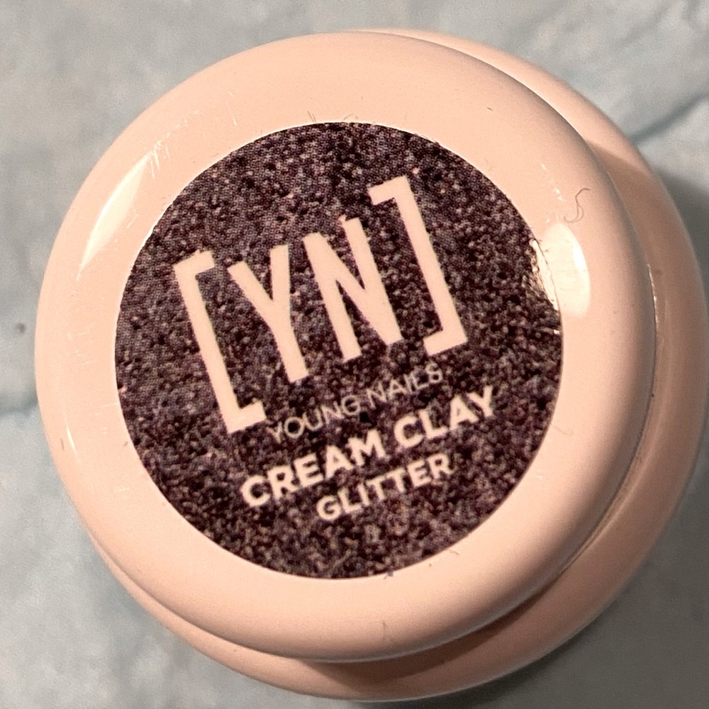 Young nails cream clay